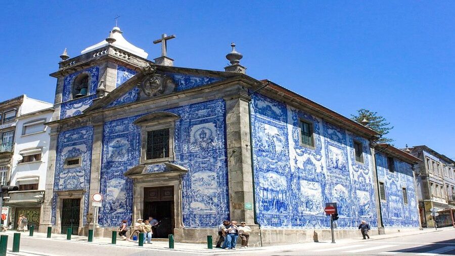 Porto private morning Tour, see the most iconic attractions - São Bento, Liberdade Square, and Porto’s central sights