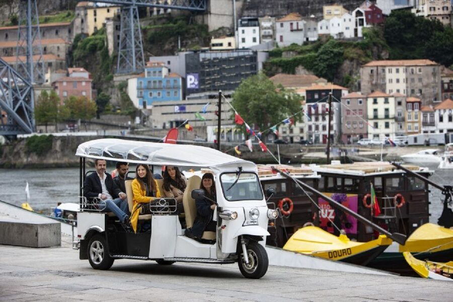 Porto: Private Sightseeing Tour by Electric Tuk Tuk - Clérigos Tower and Aliados Avenue