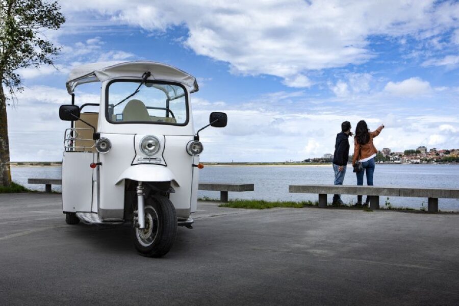 Porto: Private Sightseeing Tour by Electric Tuk Tuk - Ribeira and Fontaínhas: Porto beside the Douro