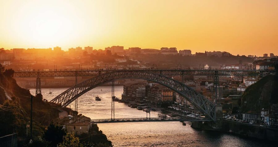 Porto: Private Sunset Walking Tour with Port Wine and Views - Carmo, Carmelitas, and the climb toward Clérigos