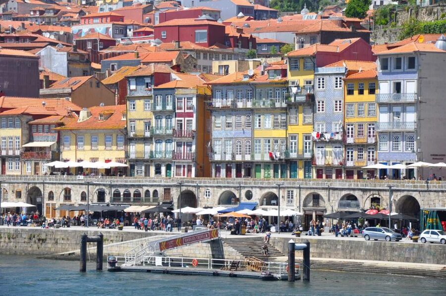 Porto Private Tour - Highlights and Tram Tickets - Lello’s exterior and the Carmelitas finish
