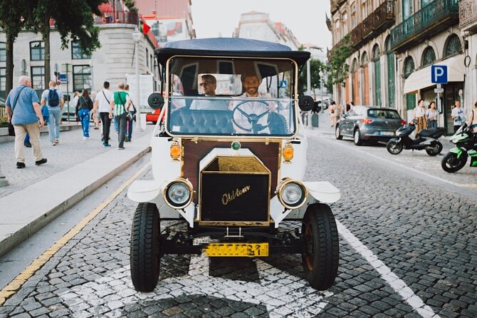 Porto: Private Tour to the Historic Center in a Classic Car - Palácio da Bolsa and Porto’s commercial past