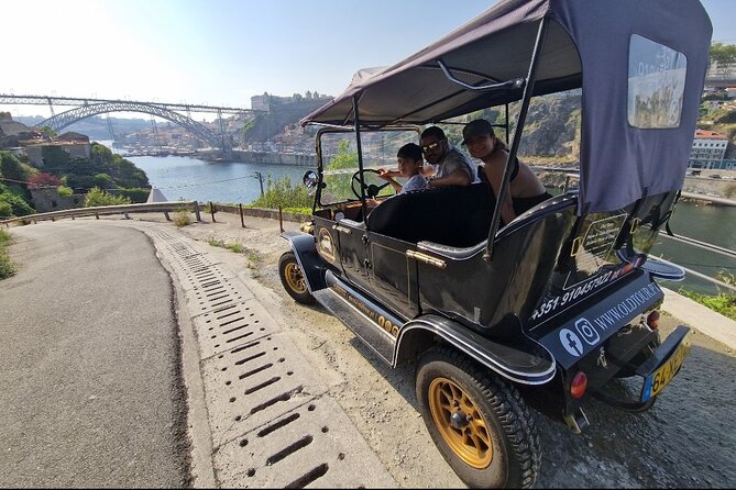 Porto: Private Tour to the Historic Center in a Classic Car - Passeio Alegre and Castelo do Queijo