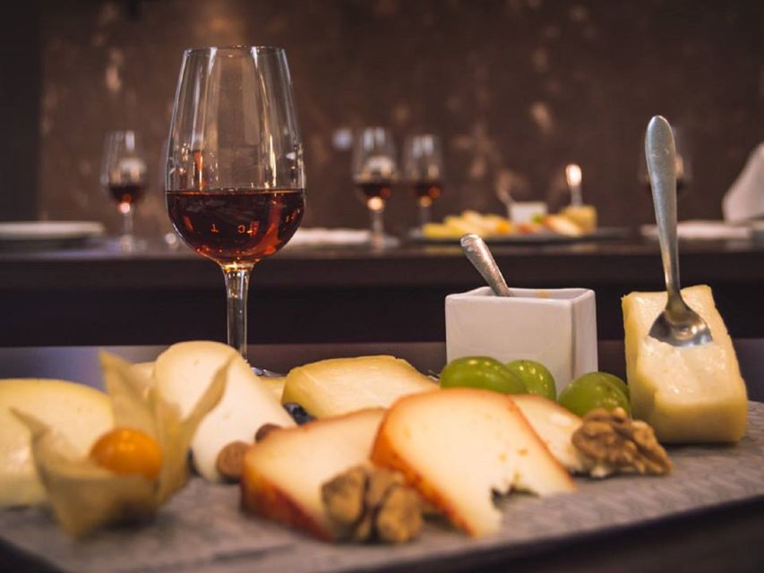 Porto: Private Walking Food Tour with Tastings - Key points at a glance