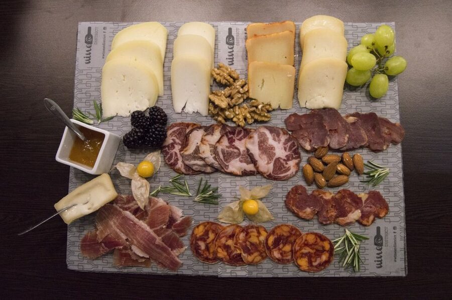 Porto: Private Walking Food Tour with Tastings - First restaurant stop: 45 minutes of wine and regional tastes