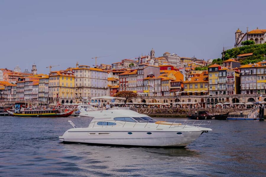 Porto: Private Yacth Cruise with Wine, Snacks & 6 Bridges - Starting at Marina do Freixo