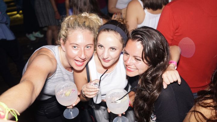 Porto: Pub Crawl with 6 Drinks and VIP Club Entry - Key points to know before you book
