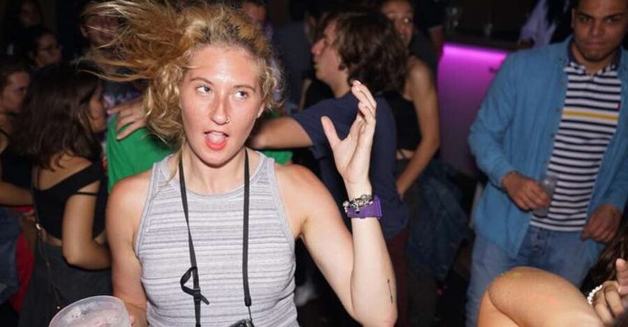 Porto: Pub Crawl with 6 Drinks and VIP Club Entry - What the guides actually add