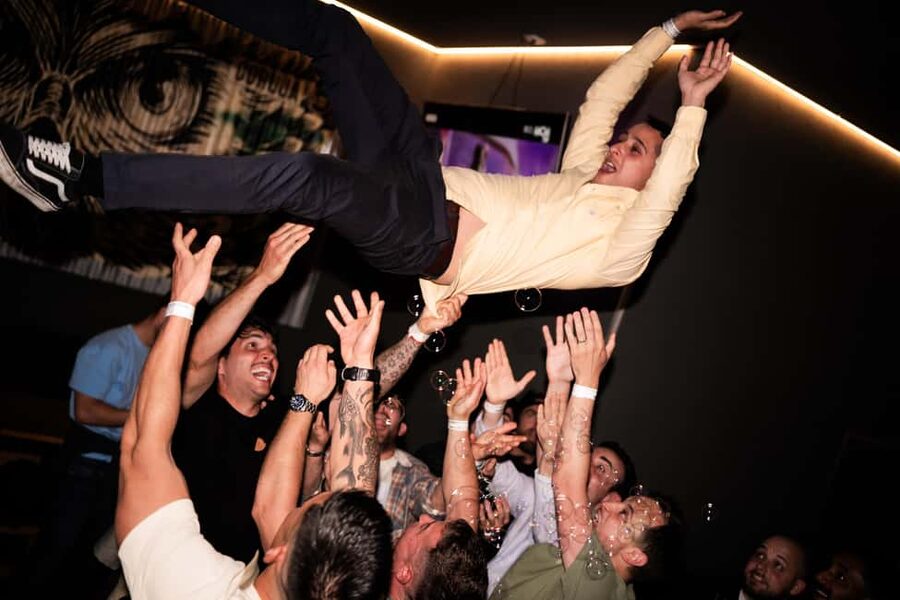Porto: Pub Crawl with 7 Drinks, Games, and VIP Club Entry - Key points at a glance