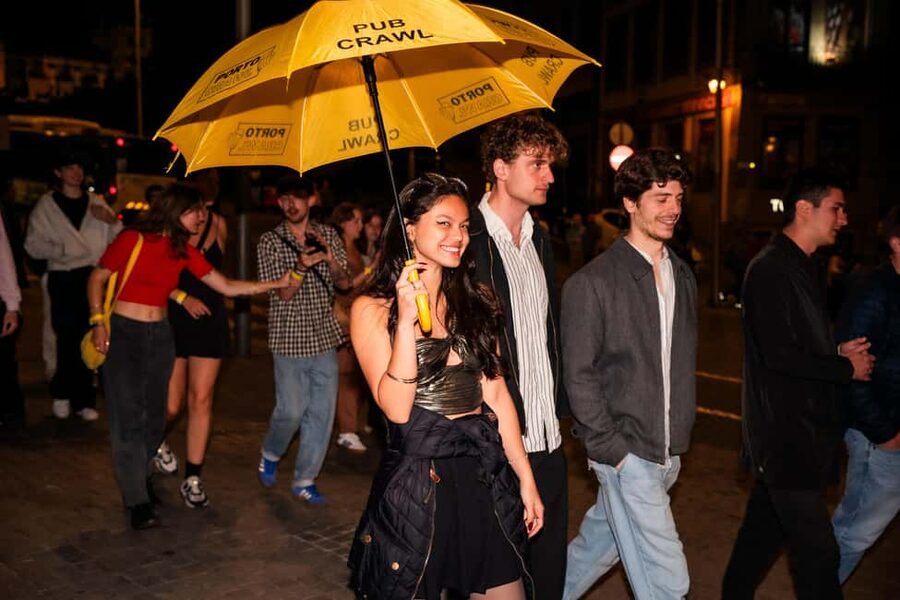 Porto: Pub Crawl with 7 Drinks, Games, and VIP Club Entry - Practical details that matter