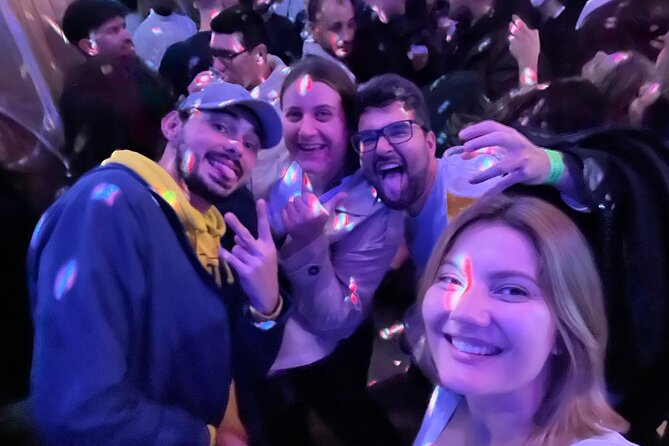 Porto Pubcrawl: 5h,7 Drinks,4 bars &Skip the line Club Entry - Skip-the-line entry on Rua de Cândido dos Reis