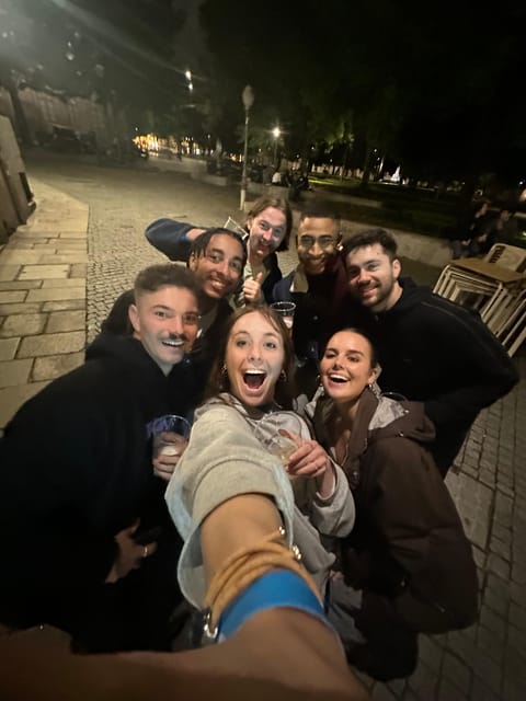 Porto Pubtravelers: Come crawl all the pubs in Porto! - Four drinks and a pint over four hours