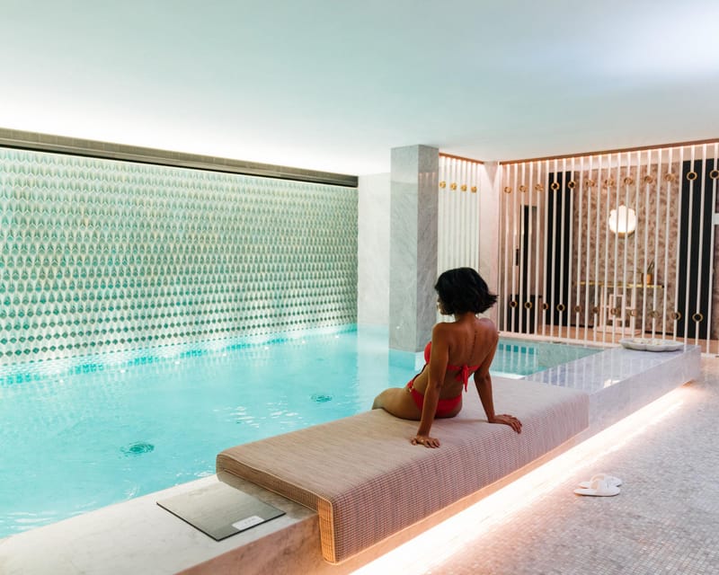 Porto: Relaxing by the pool, sauna and steam room - What Your One Hour Includes