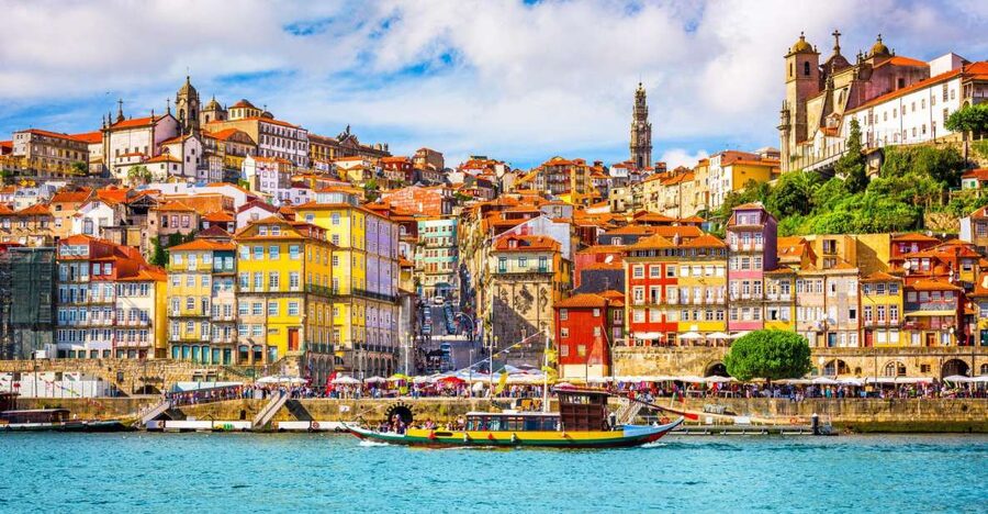 Porto Ribeira and highlights Private Walking Tour - São Bento Station and Rua das Flores
