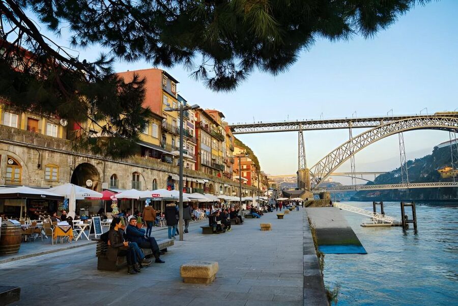 Porto Ribeira and highlights Private Walking Tour - What makes the private format worthwhile