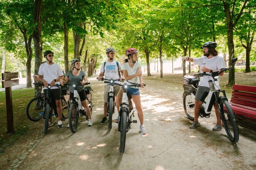 Porto Riverbank Tour on an e-bike: Atlantic Coast, Gardens - Miragaia and the first river views