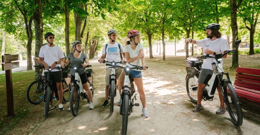 Porto Riverbank Tour on an e-bike: Atlantic Coast, Gardens - Castelo do Queijo and Matosinhos Beach