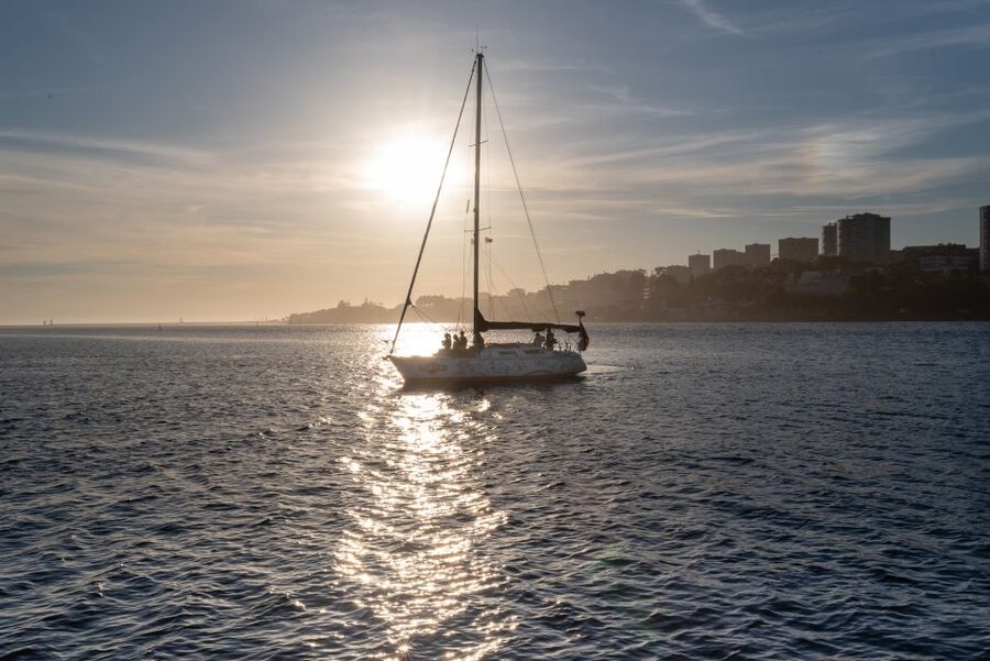 Porto: Romantic Sailboat Cruise - Ribeira and the return to Afurada