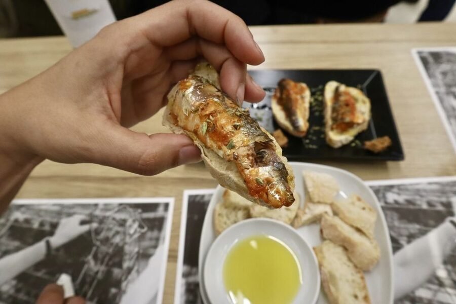 Porto: Secret Food Tour - Port wine above the Douro River