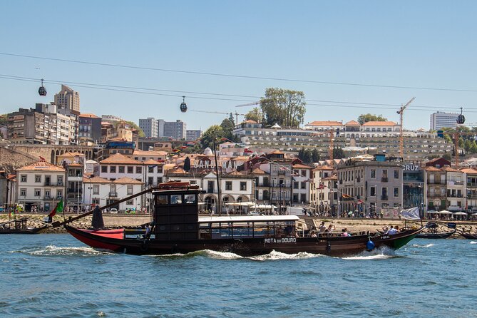 Porto Six Bridges Panoramic Cruise on the Douro River - Sailing beneath the six bridges