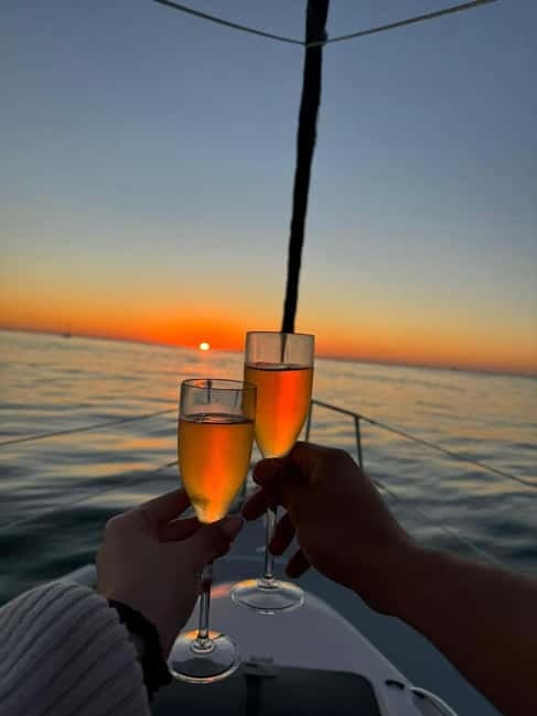 Porto: Sunset Sailboat Tour with Welcome Drink - Why a sunset sail shows Porto at its best