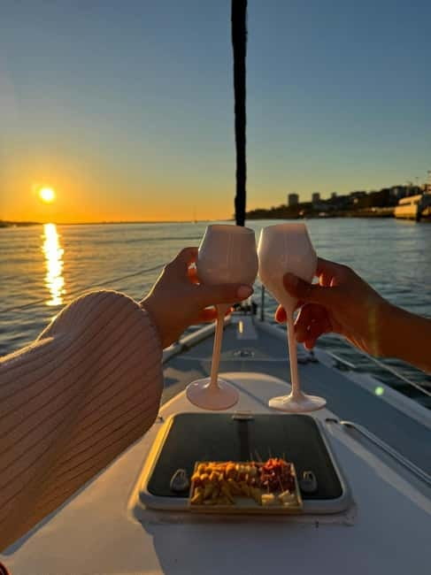 Porto: Sunset Sailboat Tour with Welcome Drink - From Arrábida Bridge to Miragaia