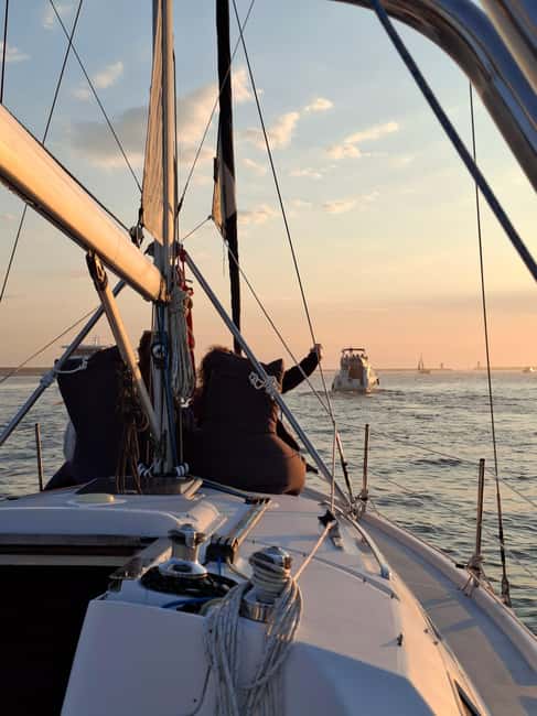 Porto: Sunset Sailboat Tour with Welcome Drink - Passing under the Dom Luís Bridge