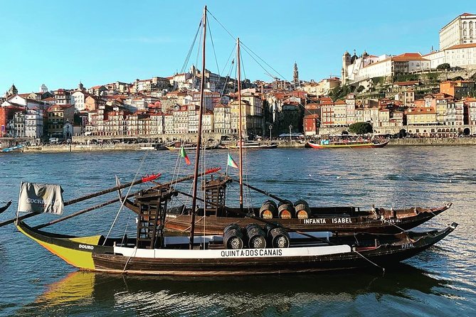 Porto to Lisbon Up to 4 Stops: Aveiro, Nazare, Fatima & Obidos - Nazaré: sea views, fishing culture, and lunch