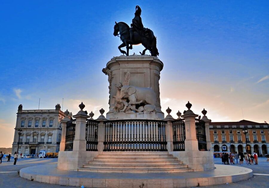 Porto to Lisbon with Aveiro-Coimbra-Fátima-Nazaré-Óbidos - Coimbra: culture and university life