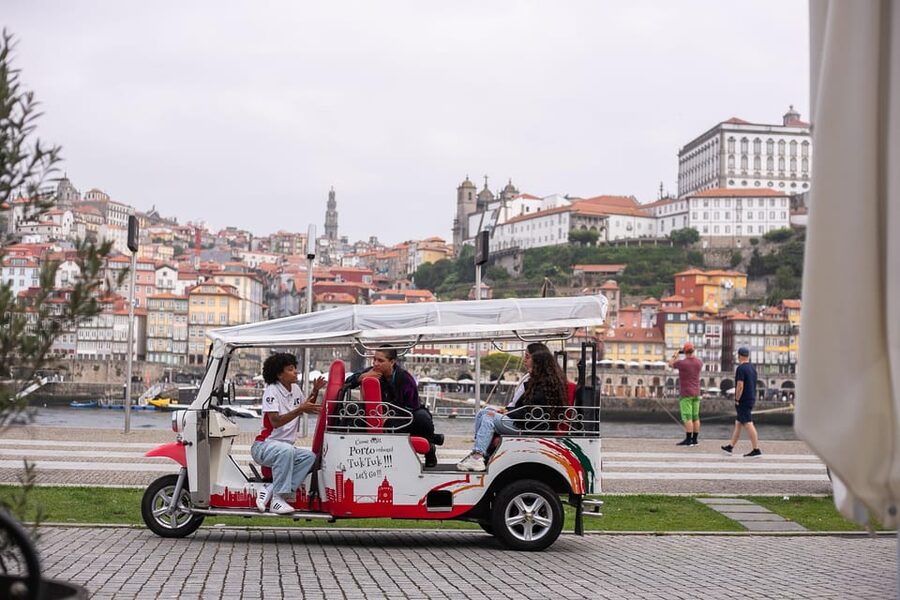 Porto Tour: A tour, a thousand stories in Tuk Tuk - 3h - Markets, Gastronomy, and Extra Costs