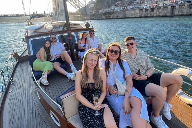 Porto: Tour on the Douro River in a Classic Boat - The classic boat and what to wear