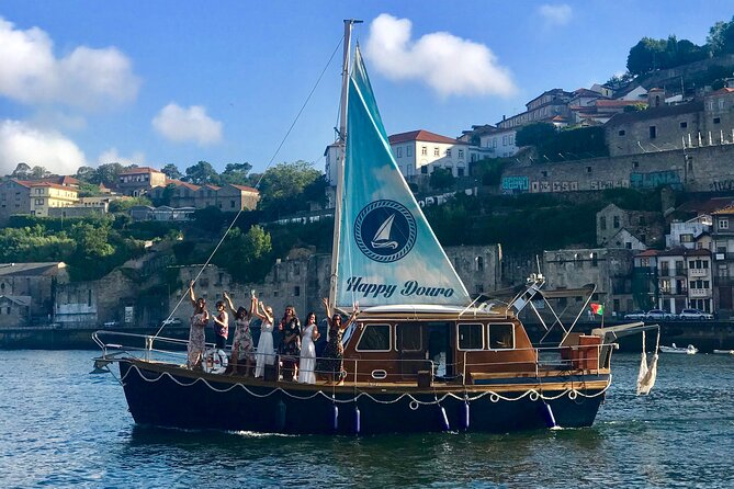 Porto: Tour on the Douro River in a Classic Boat - Six bridges, Porto’s waterfront, and the famous crossing