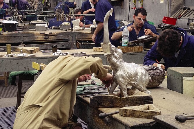 Porto: Tour to the world of silver in a century-old workshop - Entering a 120-year-old family business