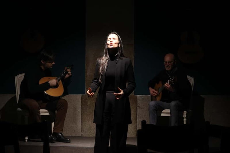 Porto: Traditional Fado Show at Sao Bento with Port Wine - Why the small setting works for Fado