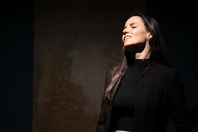 Porto: Traditional Fado Show at Sao Bento with Port Wine - What the one-hour Fado performance includes