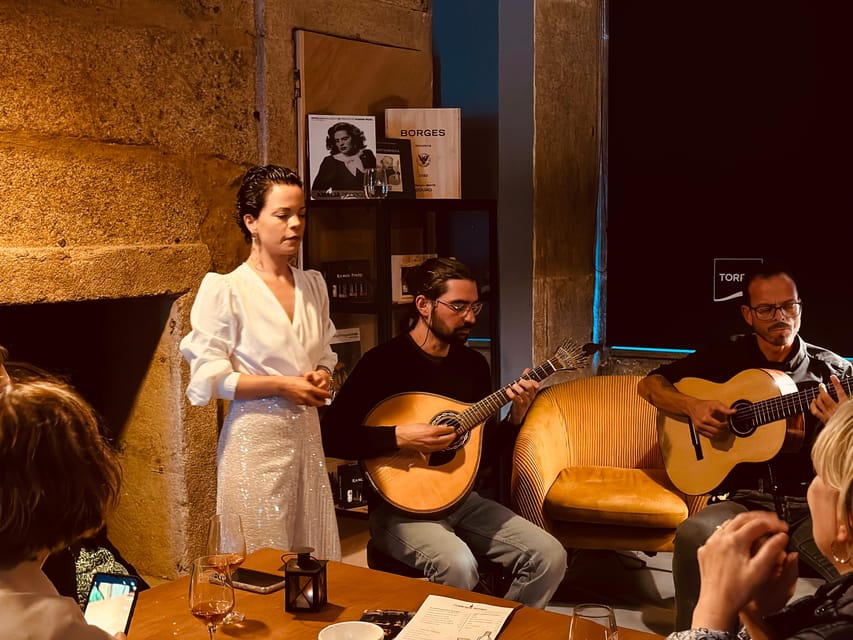 Porto: Traditional Fado Show with Welcome Drink - The opening introduction gives the music a frame