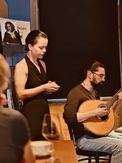 Porto: Traditional Fado Show with Welcome Drink - One hour of Portuguese guitar and soulful singing