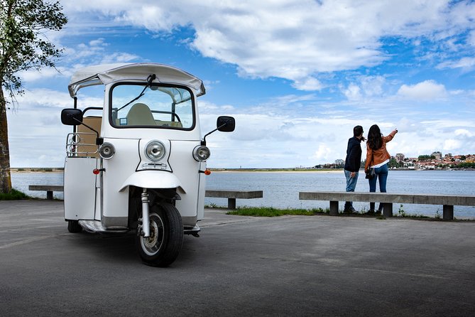 Porto Tuk Tuk: Clérigos, Seaside & Viewpoints - with Options - What the private format changes