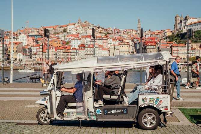 Porto Tuk Tuk: Clérigos, Seaside & Viewpoints - with Options - Starting at Batalha Square and entering old Porto