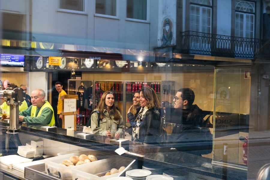 Porto: Walking Dinner Tour with Family-Owned Restaurants - Francesinha, bifana, and the taste of Porto