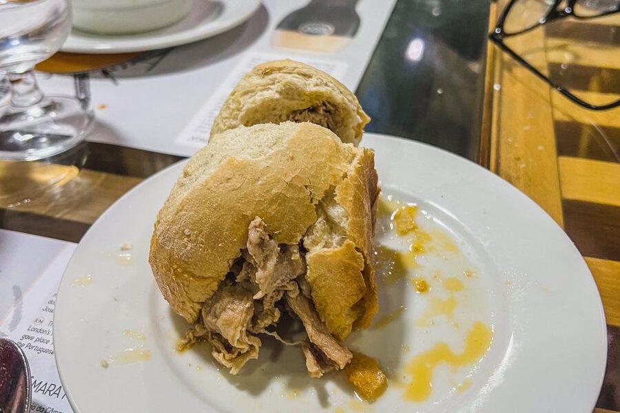 Porto: Walking Dinner Tour with Family-Owned Restaurants - The old-school tasca and green wine