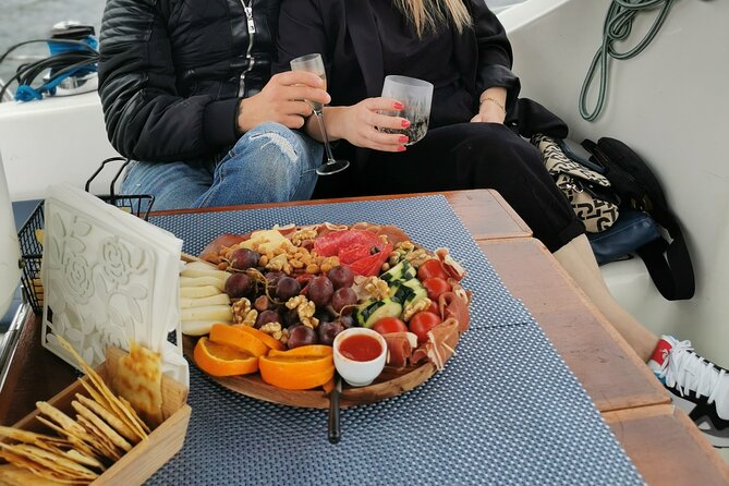 Porto: Wine and cheese tasting on a sailboat on the Douro River - Setting off from Marina da Afurada
