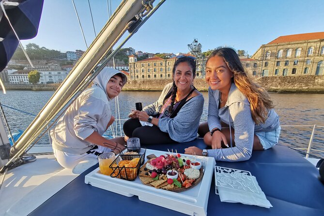 Porto: Wine and cheese tasting on a sailboat on the Douro River - From Jardim do Morro to the open river