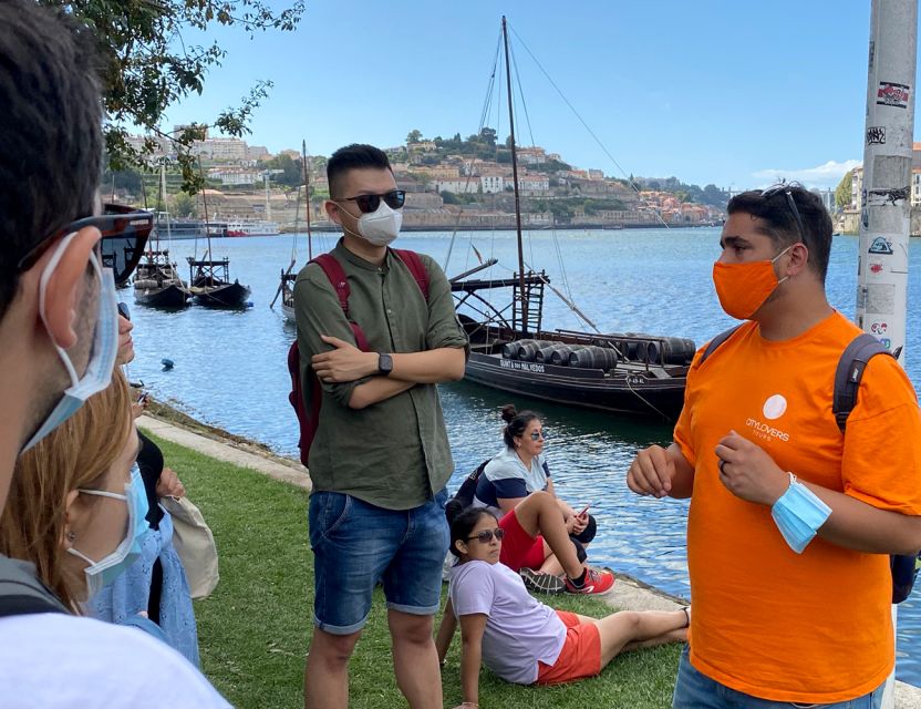 Porto: Wine Tasting with Tapas Walking Tour - Who should book it?