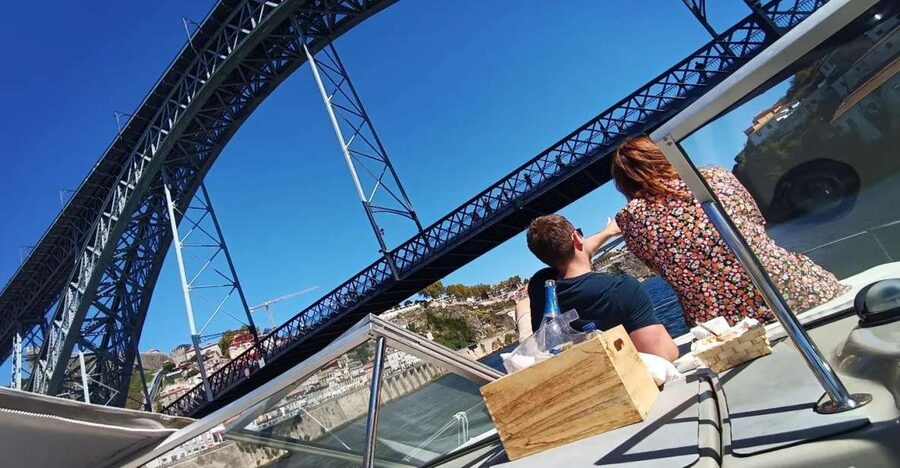 Private Boat Trip for 2 with Tasting in Porto -Sunset Option - Four bridges show how Porto grew upriver