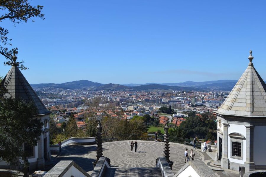 Private Half-Day Braga City Tour - Which guide and language should you expect?
