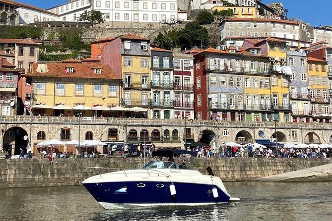Private tasting in the Douro (1 to 7 people) on a yacht for yourself - Who will enjoy this most?