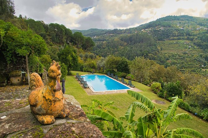 Private Vinho Verde Region Wine Tour from Porto Including Lunch - The small estate experience at the first winery