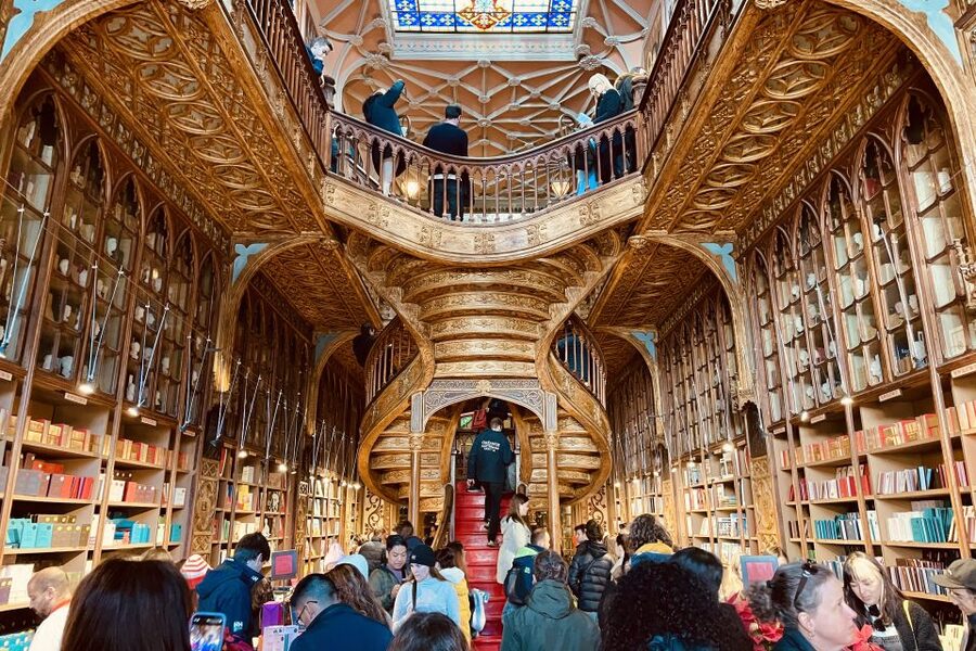 Private Walking Tour in Porto incl. Livraria Lello ticket - Bolhão Market and a first taste of port