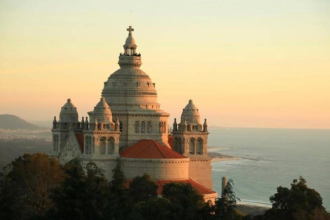 Santiago de Compostela & Viana do Castelo from Porto - Lunch and free time in the old city